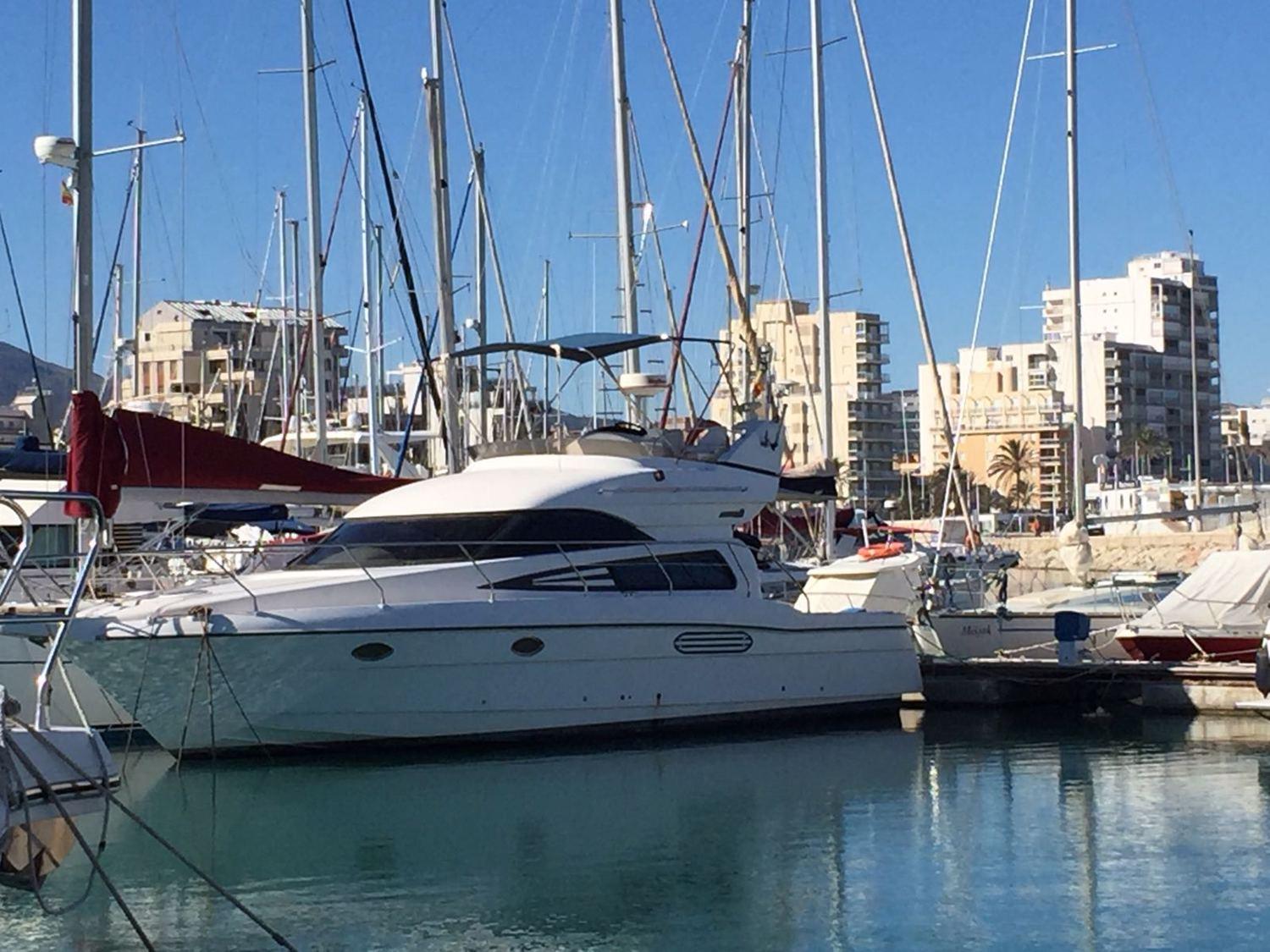 Barco Astondoa 40 Fly 13 metros